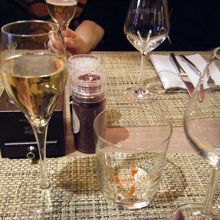 まずはシャンパーニュ！グラスにchristineのロゴ入り。