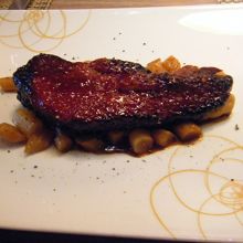 【メイン】豚胸肉のの燻製のラケ