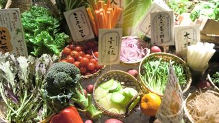 【農場レストラン】 新鮮野菜がいっぱい！ 「風にふかれて」