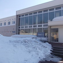 屋内プールは結構立派な建物でした