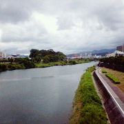 高知市街地を緩やかに流れる川