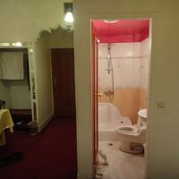 バスルームもベーシック。シャワーのみです。