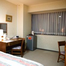 湯沸かしポット、冷蔵庫、ＴＶ、机、浴衣等、不便はない