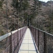 静かに『回顧の滝』を見るのに最適