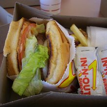 French friesにはたっぷりケチャップ