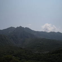 山頂に一番近い場所から噴煙を見る事が出来ました