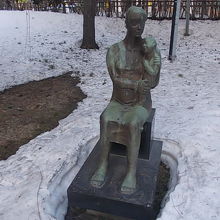 こちらの像は積雪期でも埋没していませんでした