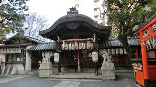 御池通りに面してある小さな八幡宮