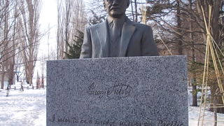 英文での名言が刻まれているのが北大構内の碑らしい風情でした