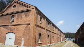 旧海軍が築いた赤れんがの倉庫群
