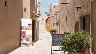 ギャラリーにカフェにホテルも