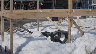 冬は雪の中に埋まっています