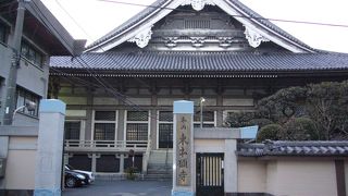 古くから栄えた浅草にある寺院です