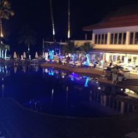 夜のプール