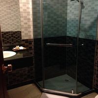 広さ十分のシャワーブース