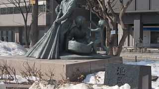 躍動感があって見応えがある像です