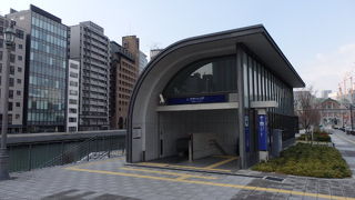 中之島公園の中で乗車できるなにわ橋駅（なにわばしえき）