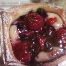 ３種のベリーのデニッシュ2８０円　