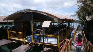 アティ族の集落へ　ギターの曲を聴きながらクルーズをエンジョイ　～ロボック川クルーズ～