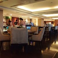 クラブラウンジは18時過ぎから混み始めます