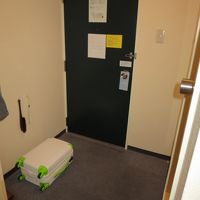 以外とスペースあり。機内持込みスーツケースも楽々整理可能。