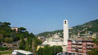 レッコ駅はレッコ中心部近くにあります