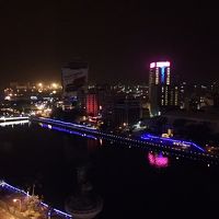部屋から見た夜の愛河