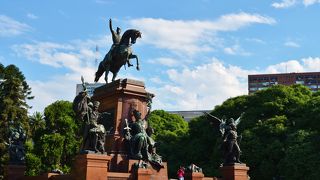 サンマルティン像