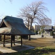 住宅地の中にある神社