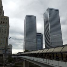 JR京橋からツインタワー「TWIN21」