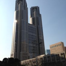 天空に聳え立つ２本の角。