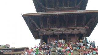 ニャタポラ寺院はぜひ