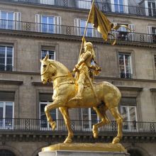 ジャンヌ・ダルク像