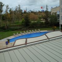 いただいたお部屋からは、中庭のプールが見えました。