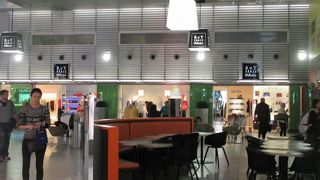 バイ・パリ　免税店　高いし感じ悪い・・・・。