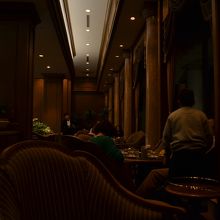 一番奥の席から。