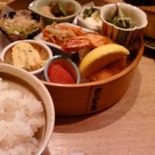 楽屋めし（１５００円税抜き）、人気があります。