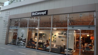 こんな家具のある家に住みたいなと思わせるお店です。