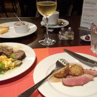 ソファー席もあり　さっぱり目で美味しい