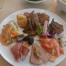 お肉がやわらかくて、幸せな気持ちになりました。