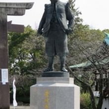 堂々としています。