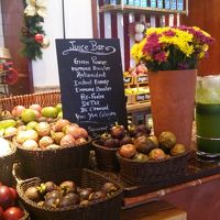 ジュースバー、トロピカルフルーツがいっぱいです。