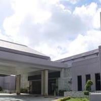 表玄関です。道を渡ってちょっと行くとスーパーが。隣はＰＩＣ