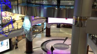 MBKの対角線上にあります