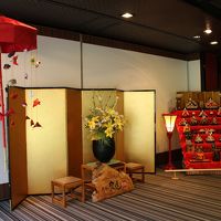 ロビーに飾られたおひな様