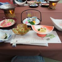 夕食　土曜日宿泊１人１泊１０５００円のため、値段相応な感じ