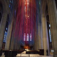 荘厳な雰囲気の内部