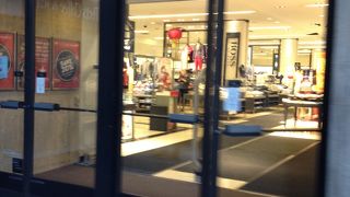 お決まりのデパート