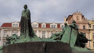 旧市街広場の代表的なモニュメント