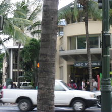 にぎやかな通り